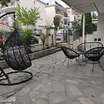 Georgos, *