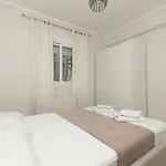 Georgos, Apartment